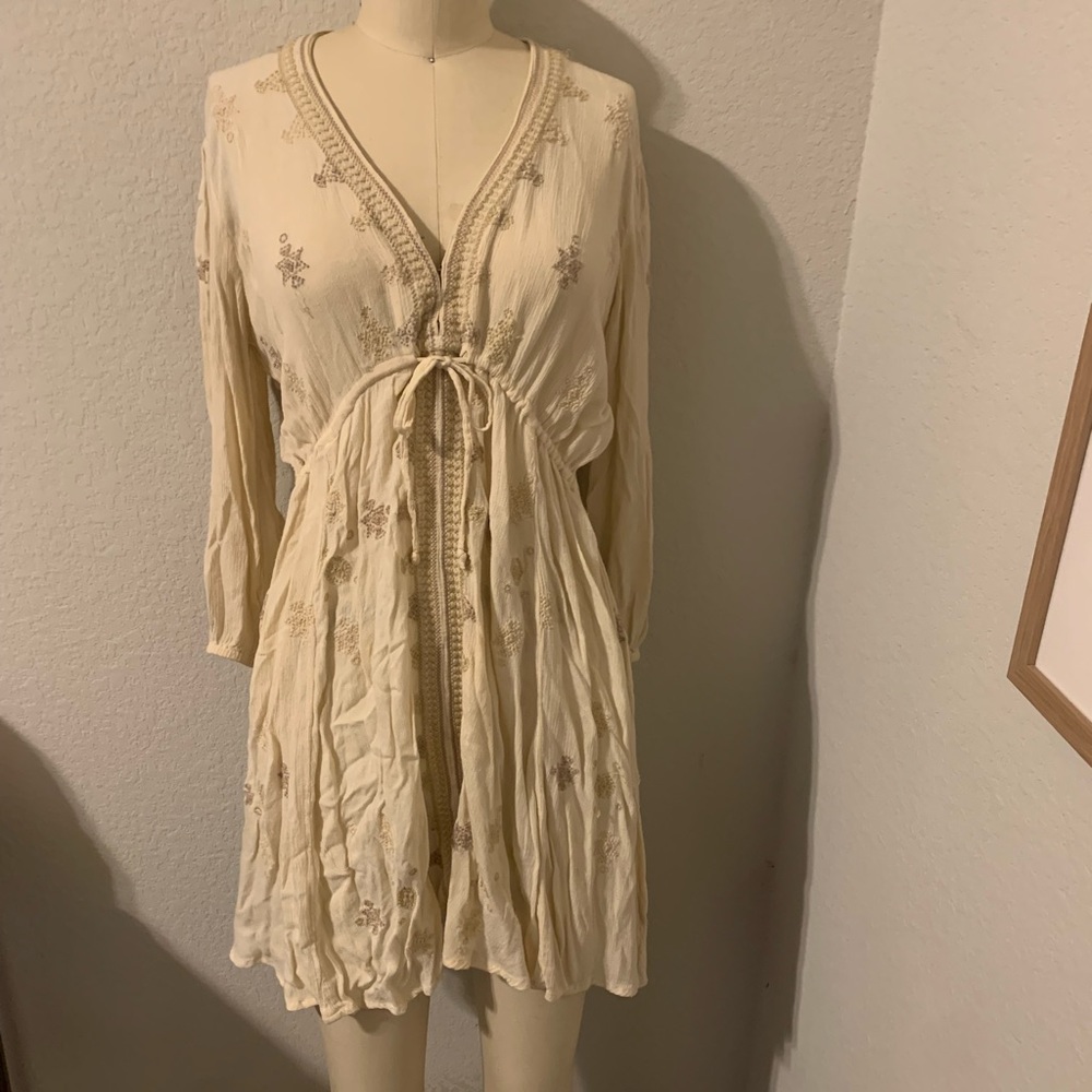 Free people, beautiful cream embroidered dress, tie waist